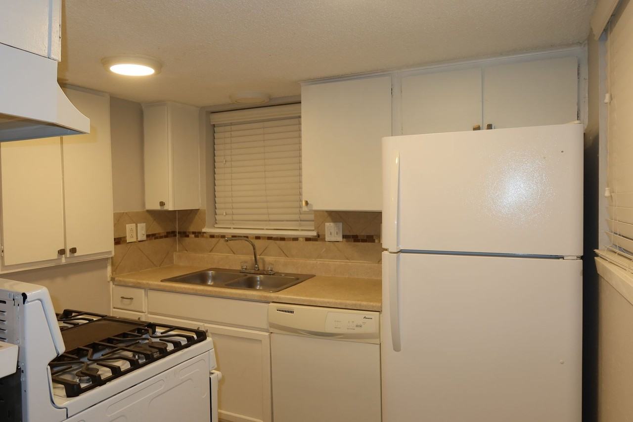 202 E 45th St - Photo 6 of 11