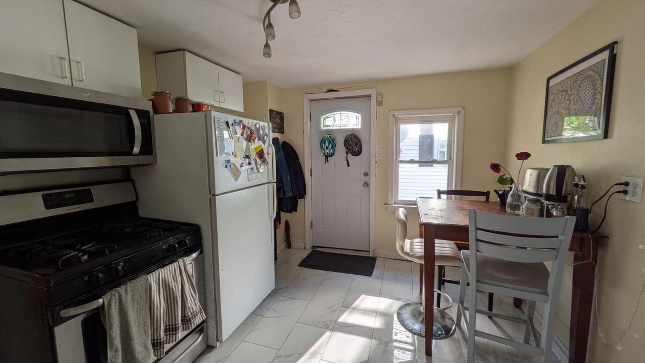 44 Bristol St - Photo 3 of 8