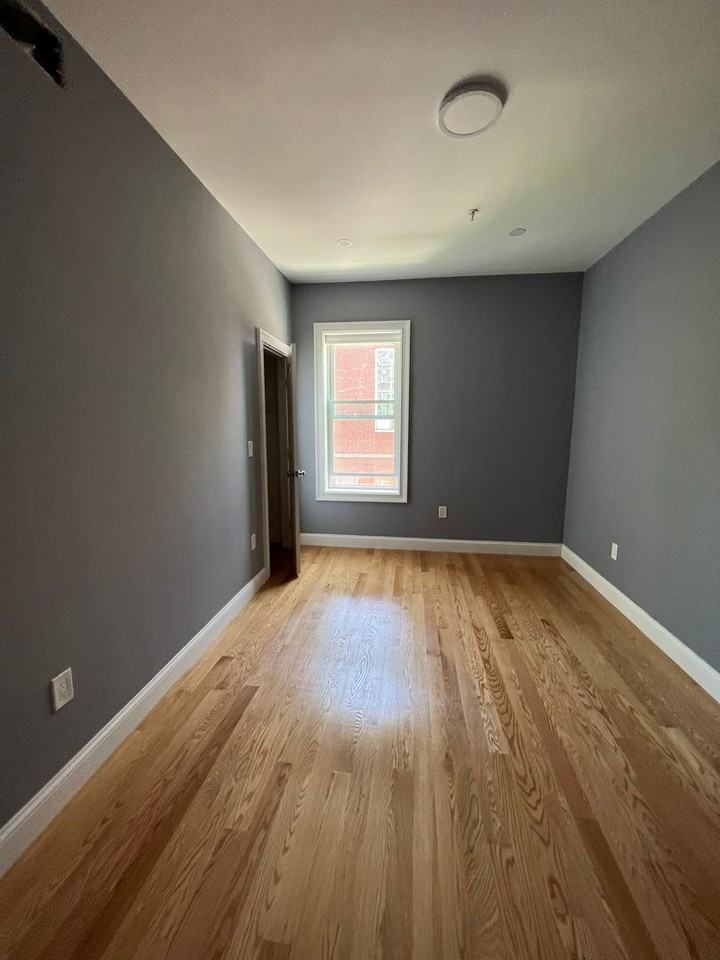 341 Cambridge St - Photo 4 of 12
