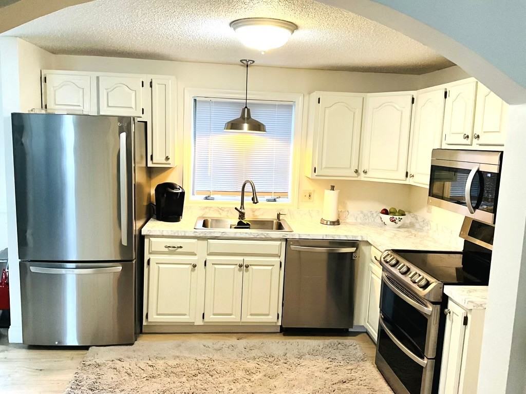 102 Charles St #B - Photo 5 of 13
