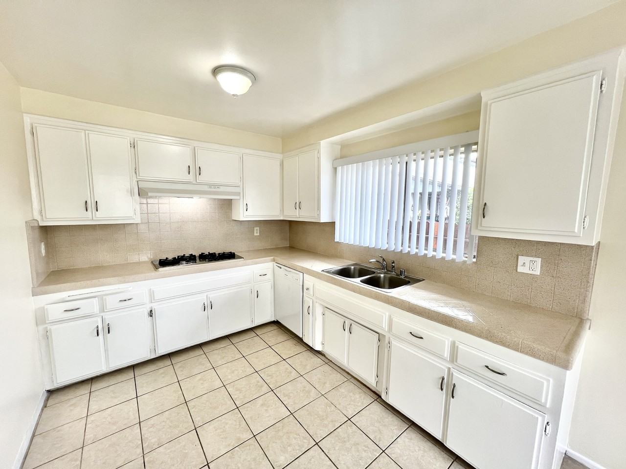 4441 W 134th St #F - Photo 3 of 20