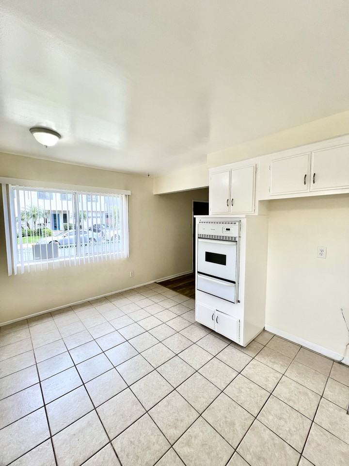 4441 W 134th St #F - Photo 5 of 20