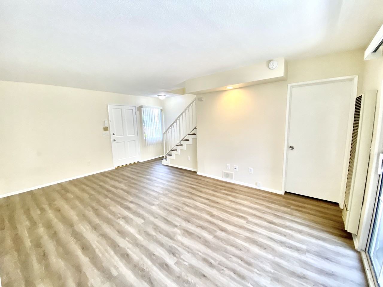553 W 22nd St #2 - Photo 3 of 21