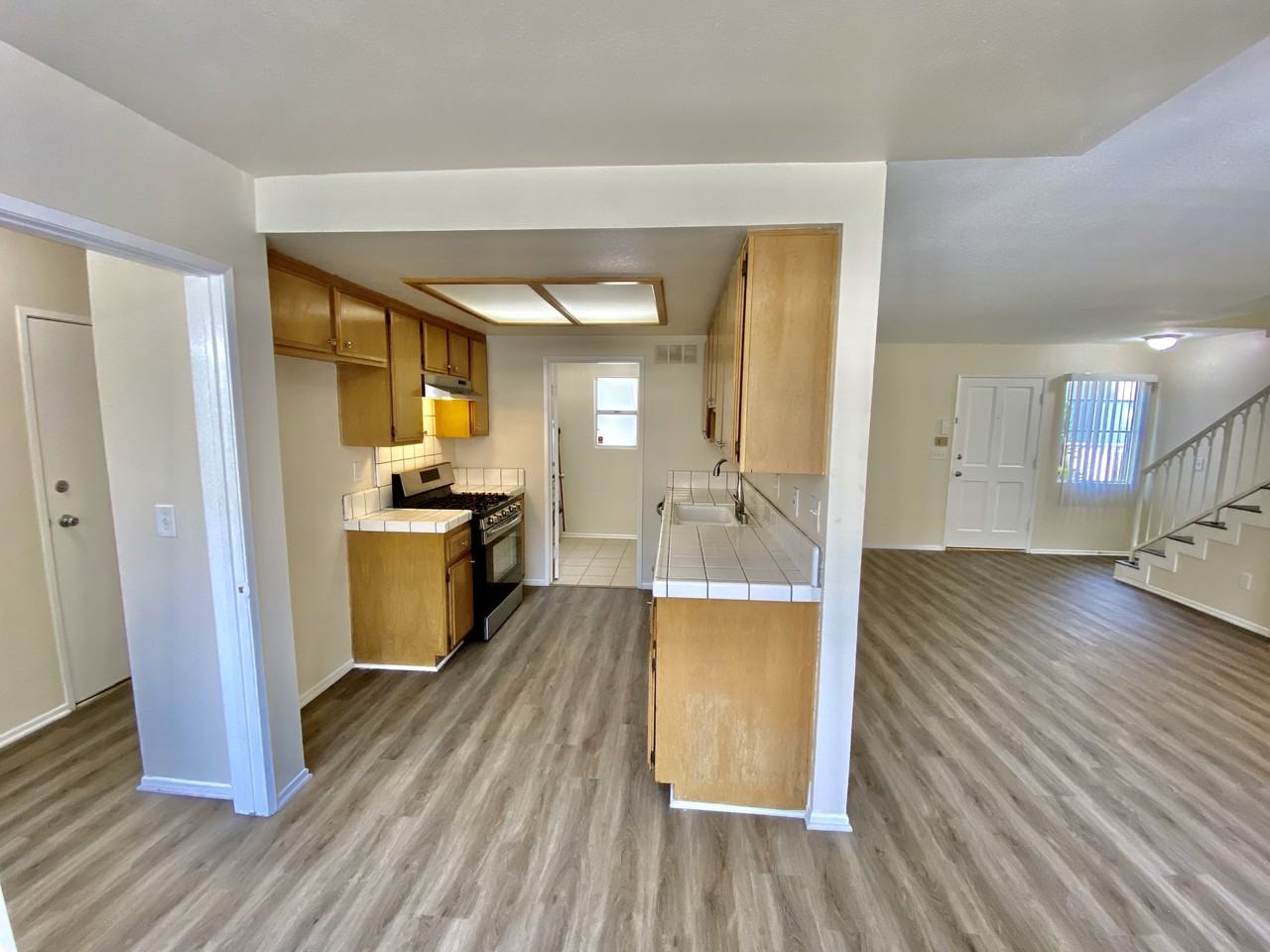 553 W 22nd St #2 - Photo 5 of 21