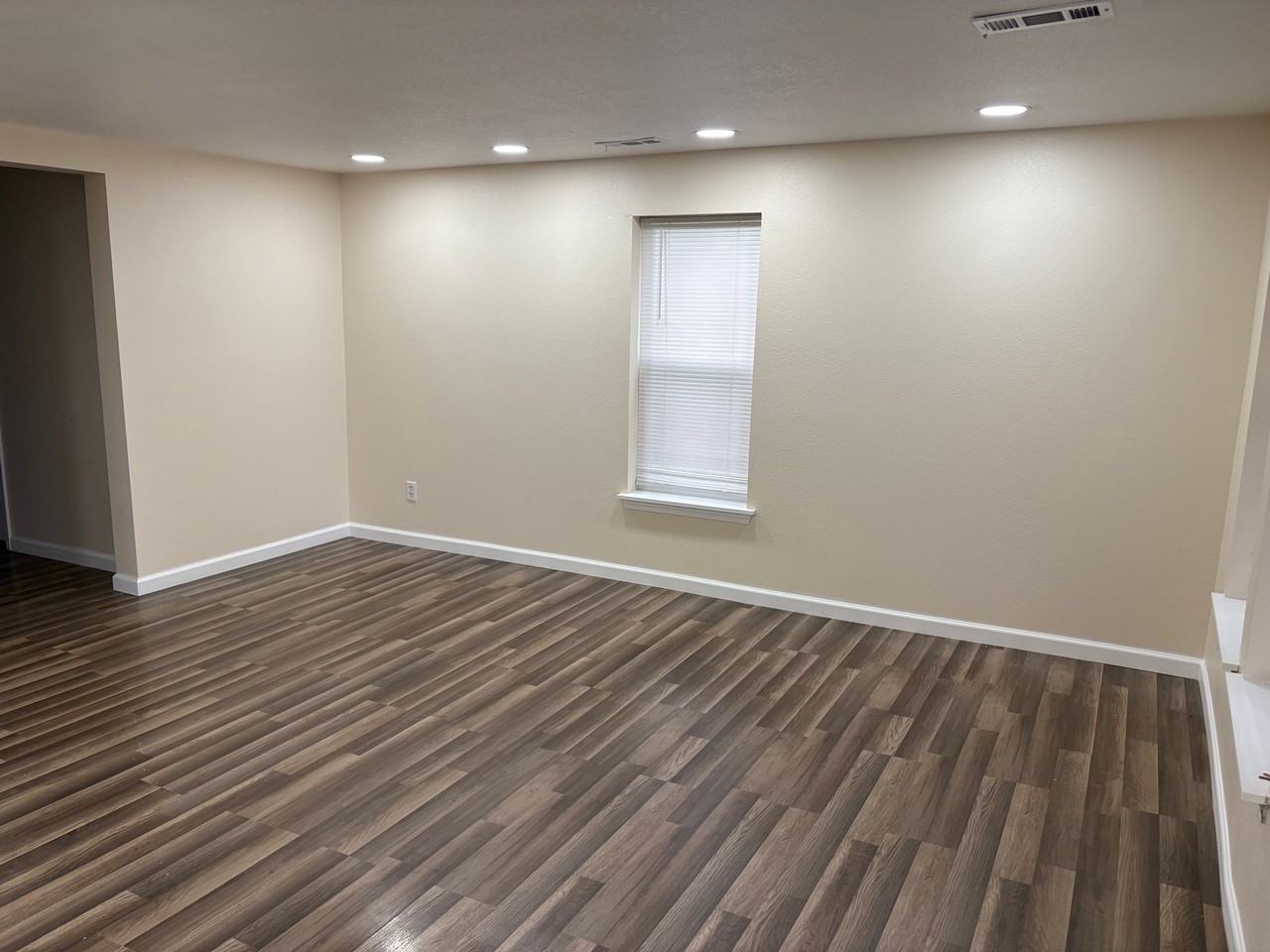 1381 W Gooch Rd - Photo 5 of 19