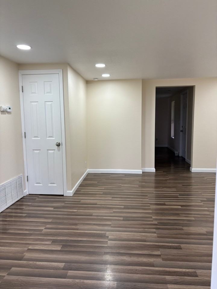 1381 W Gooch Rd - Photo 6 of 19