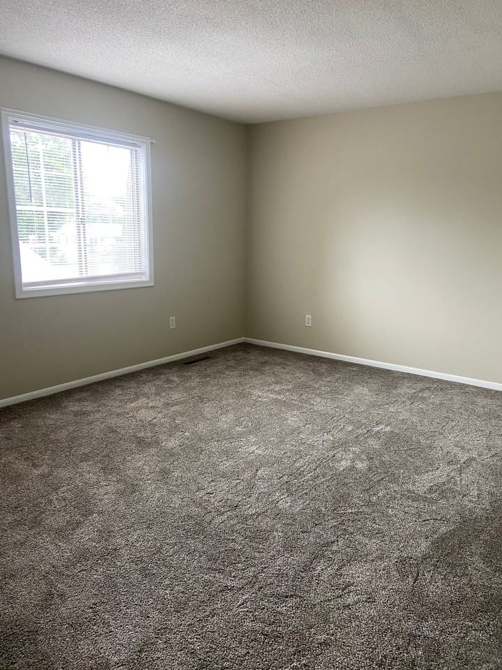 615 Central Ave #D - Photo 6 of 8