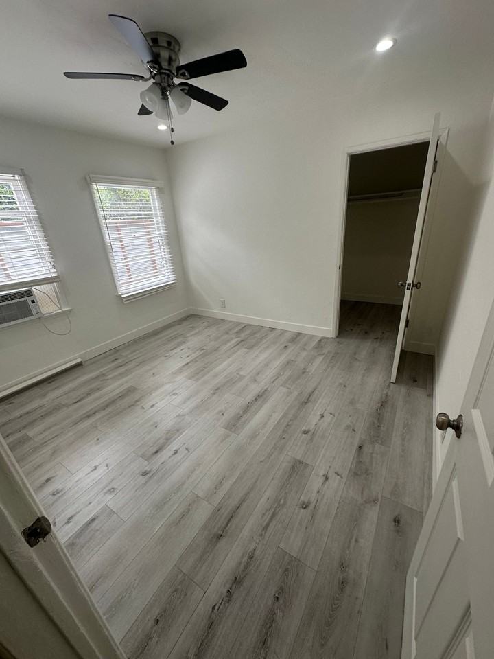 7735 Hollywood Blvd #5 - Photo 4 of 12