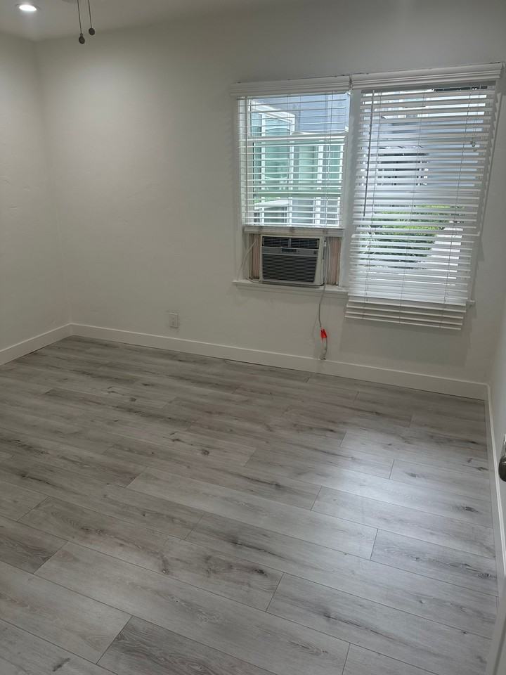 7735 Hollywood Blvd #5 - Photo 5 of 12