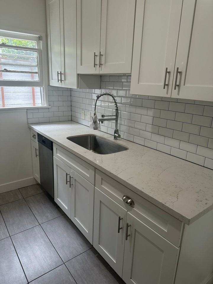 7735 Hollywood Blvd #5 - Photo 7 of 12