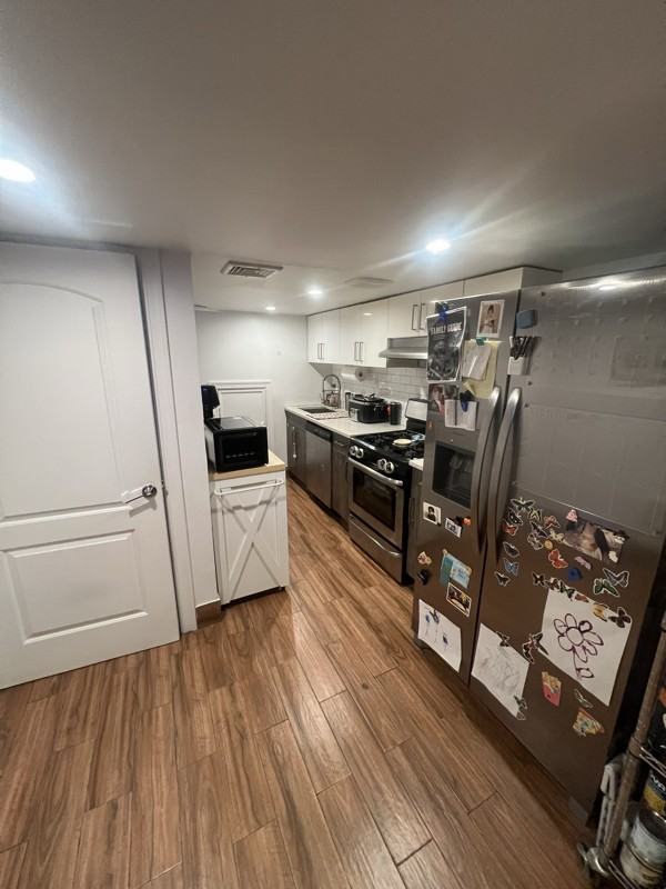 370 E 32nd St #1 - Photo 3 of 10