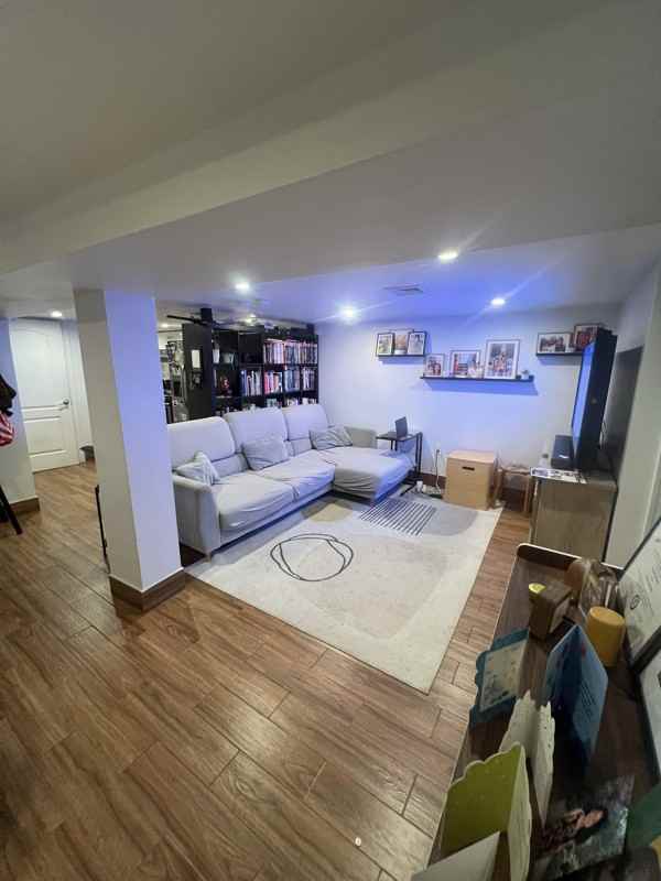 370 E 32nd St #1 - Photo 5 of 10