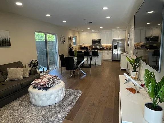 3098 Rockview Pl - Photo 2 of 10