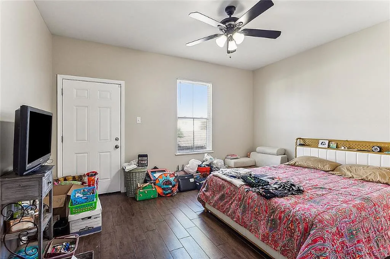 2755 Banks St #A - Photo 6 of 9