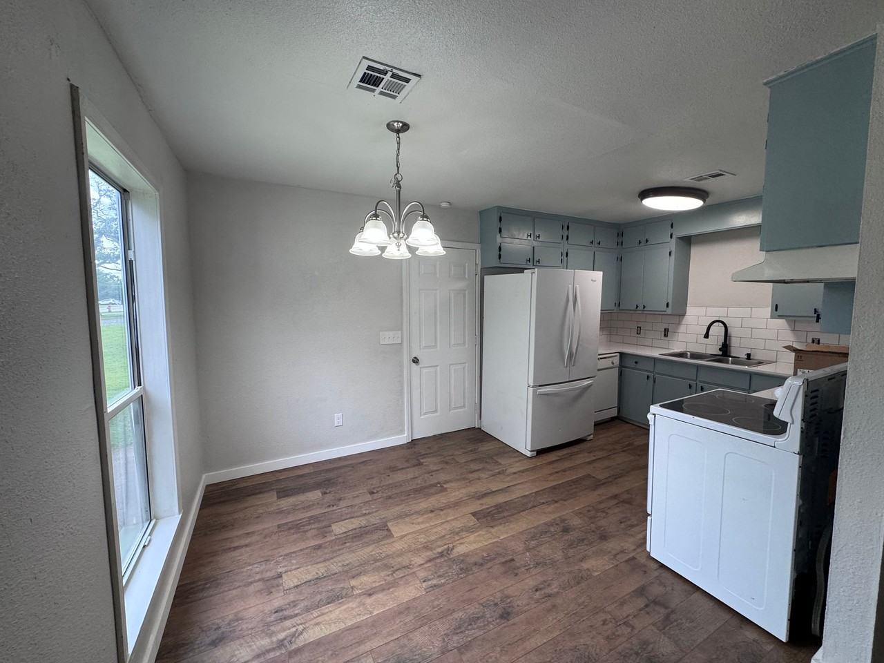 717 Indiana Ave - Photo 6 of 18
