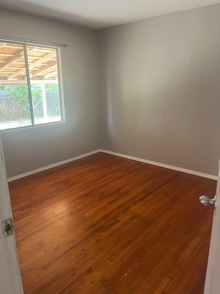909 Fern St - Photo 4 of 7