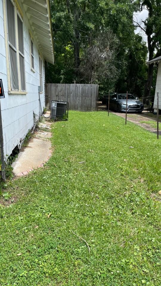 964 Montgomery St - Photo 2 of 5