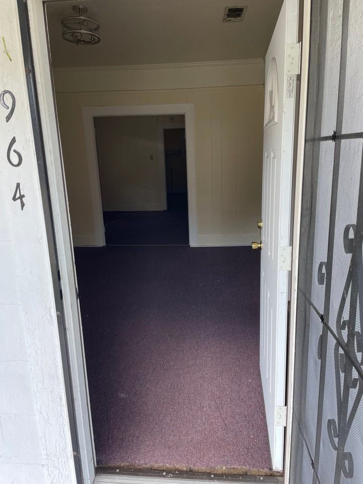 964 Montgomery St - Photo 3 of 5