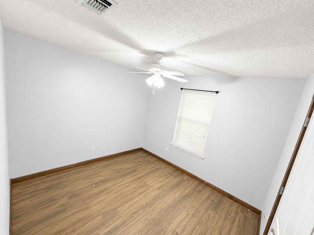 421 Arnold Ave - Photo 3 of 3