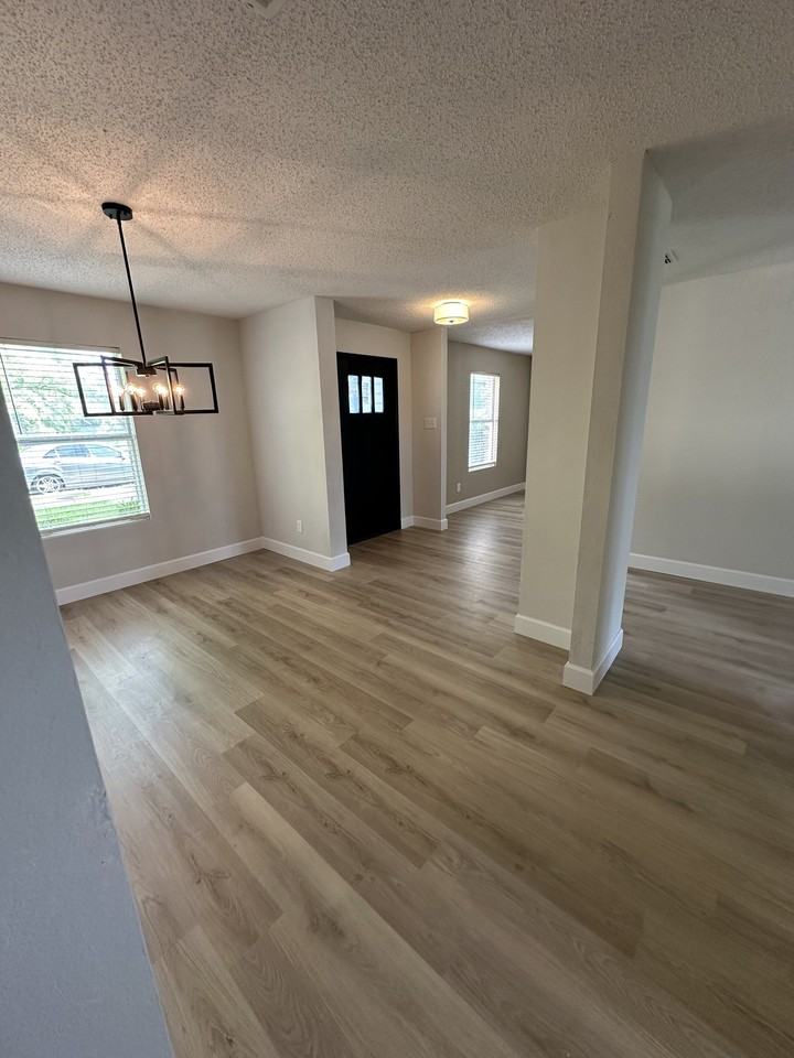 1536 Melrose Ln - Photo 2 of 15