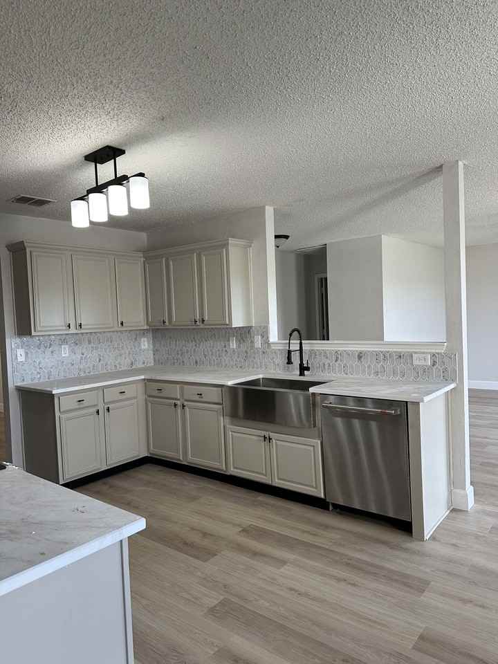 1536 Melrose Ln - Photo 4 of 15