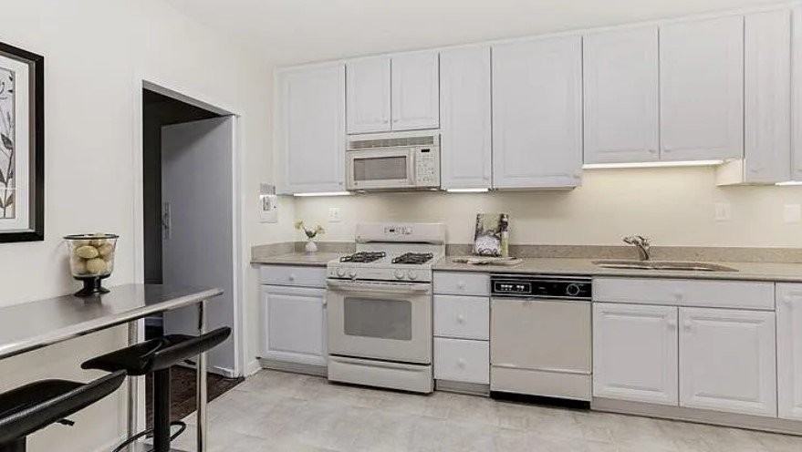 4100 Cathedral Ave Nw - Photo 4 of 13