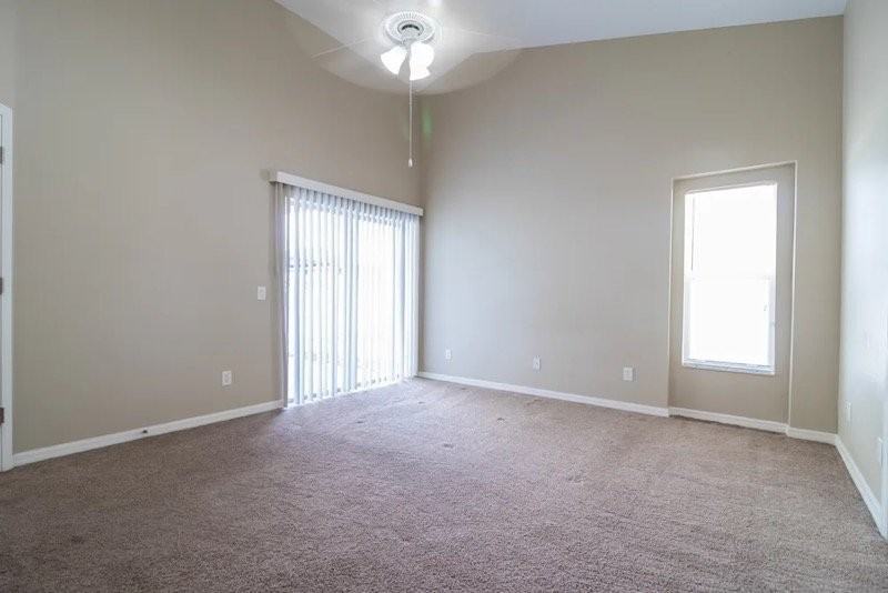 219 Smokey Hill Ave - Photo 4 of 6