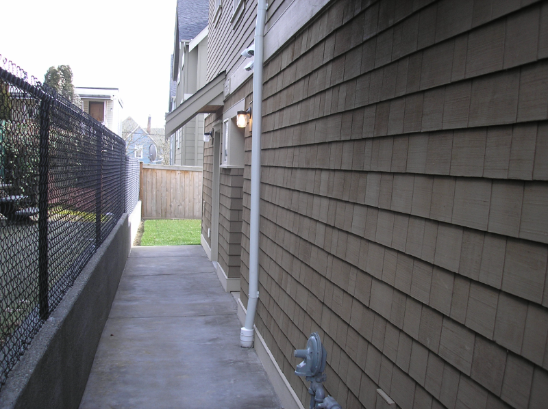 532 24th Ave S #B - Photo 3 of 32