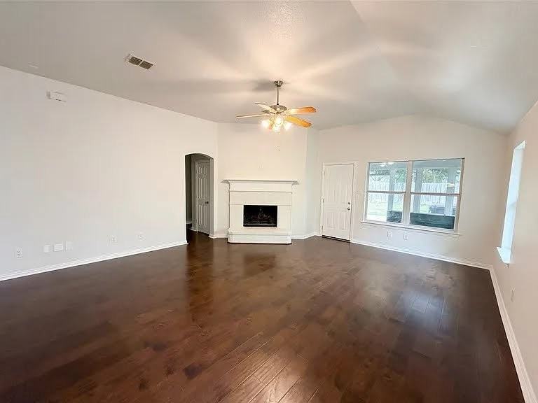2126 Highland River Dr - Photo 2 of 10
