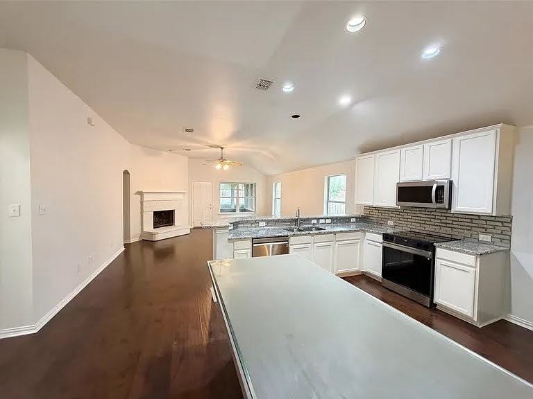 2126 Highland River Dr - Photo 3 of 10