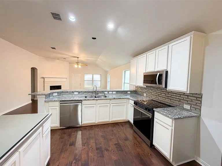 2126 Highland River Dr - Photo 4 of 10