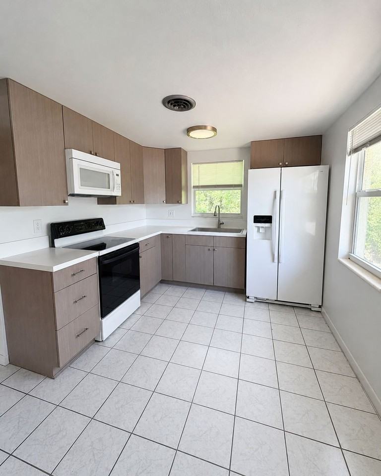1604 Cardinal Ln - Photo 3 of 7