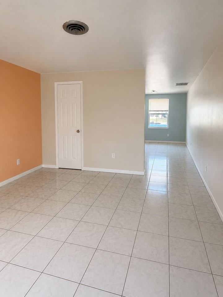 1604 Cardinal Ln - Photo 6 of 7