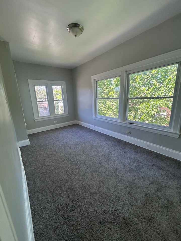 1523 Hillcrest Rd #UP - Photo 3 of 11
