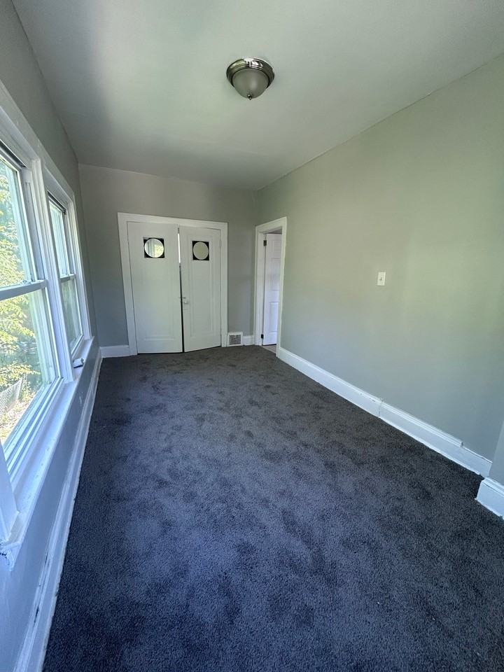 1523 Hillcrest Rd #UP - Photo 4 of 11