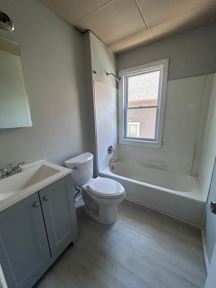1523 Hillcrest Rd #UP - Photo 6 of 11