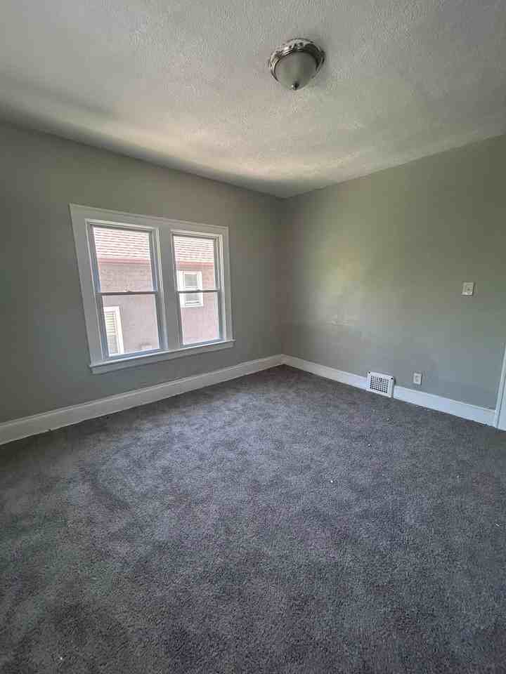 1523 Hillcrest Rd #UP - Photo 7 of 11