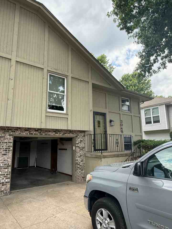 304 Ne Independence Ave #B - Photo 2 of 16