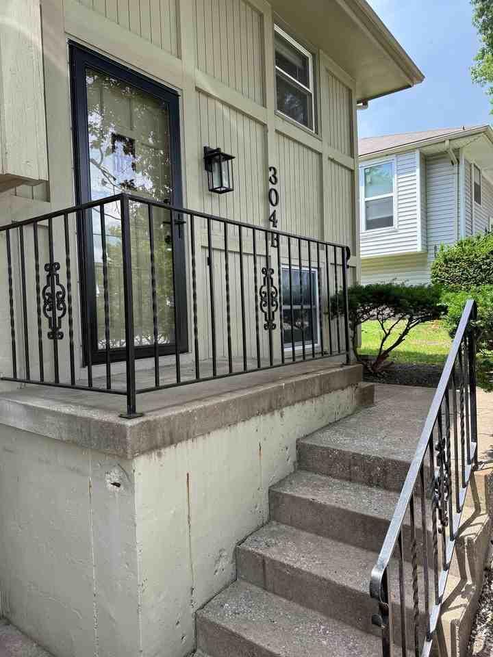 304 Ne Independence Ave #B - Photo 3 of 16