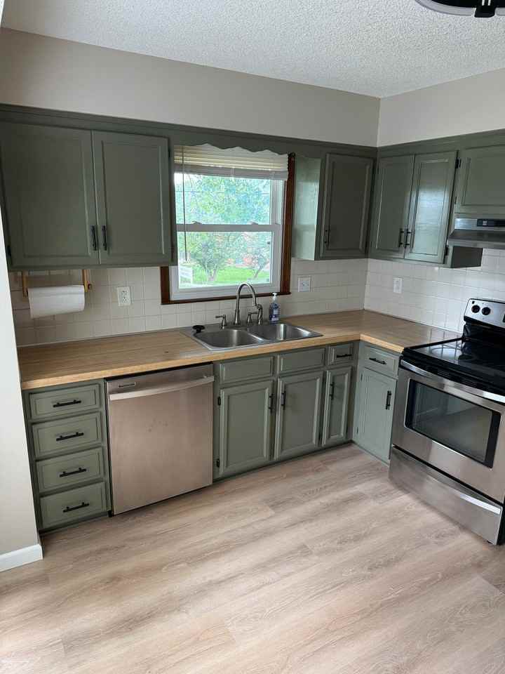304 Ne Independence Ave #B - Photo 4 of 16