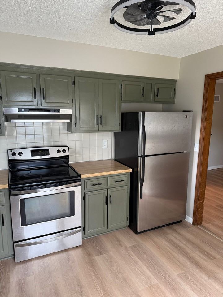 304 Ne Independence Ave #B - Photo 5 of 16