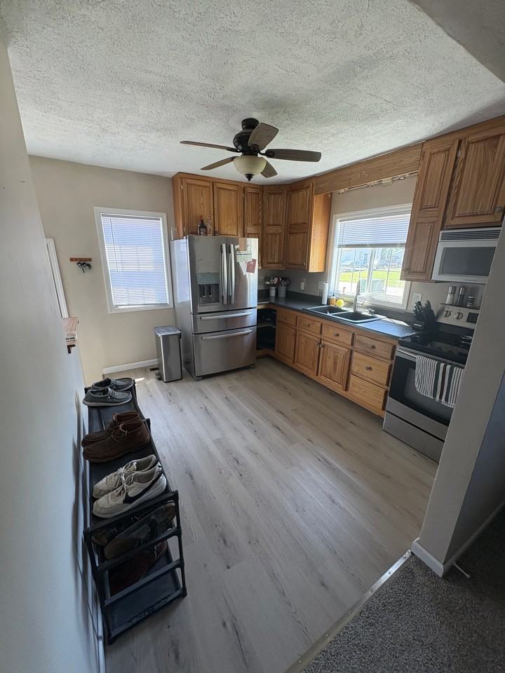 1222 Marshall Dr - Photo 2 of 10