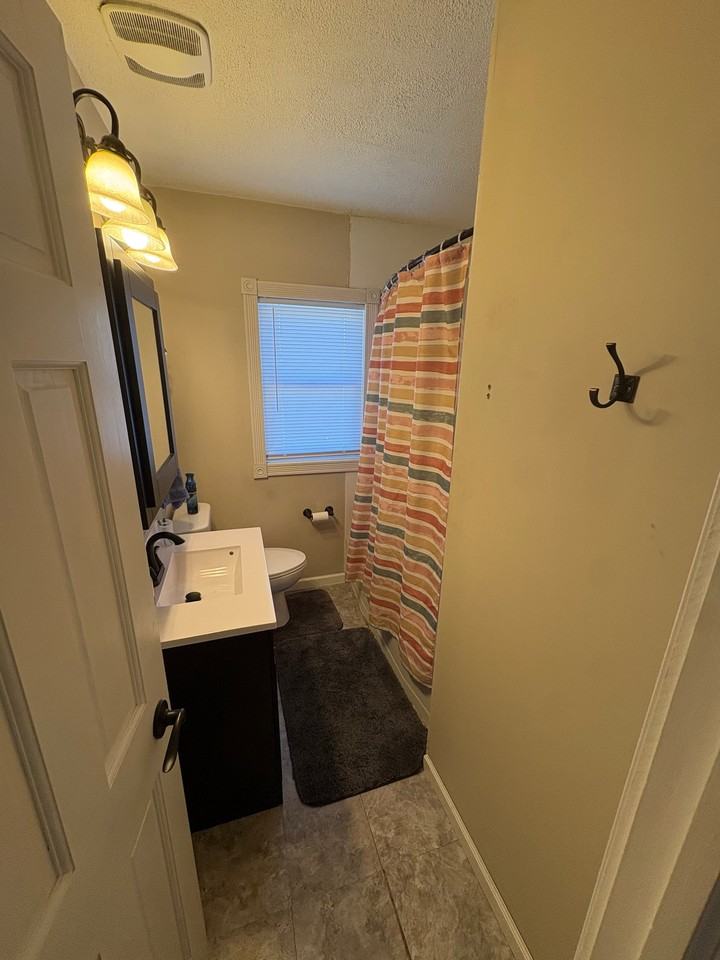 1222 Marshall Dr - Photo 5 of 10