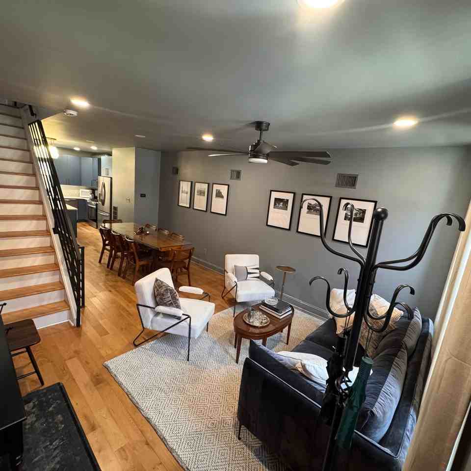 2232 Latona St - Photo 4 of 20