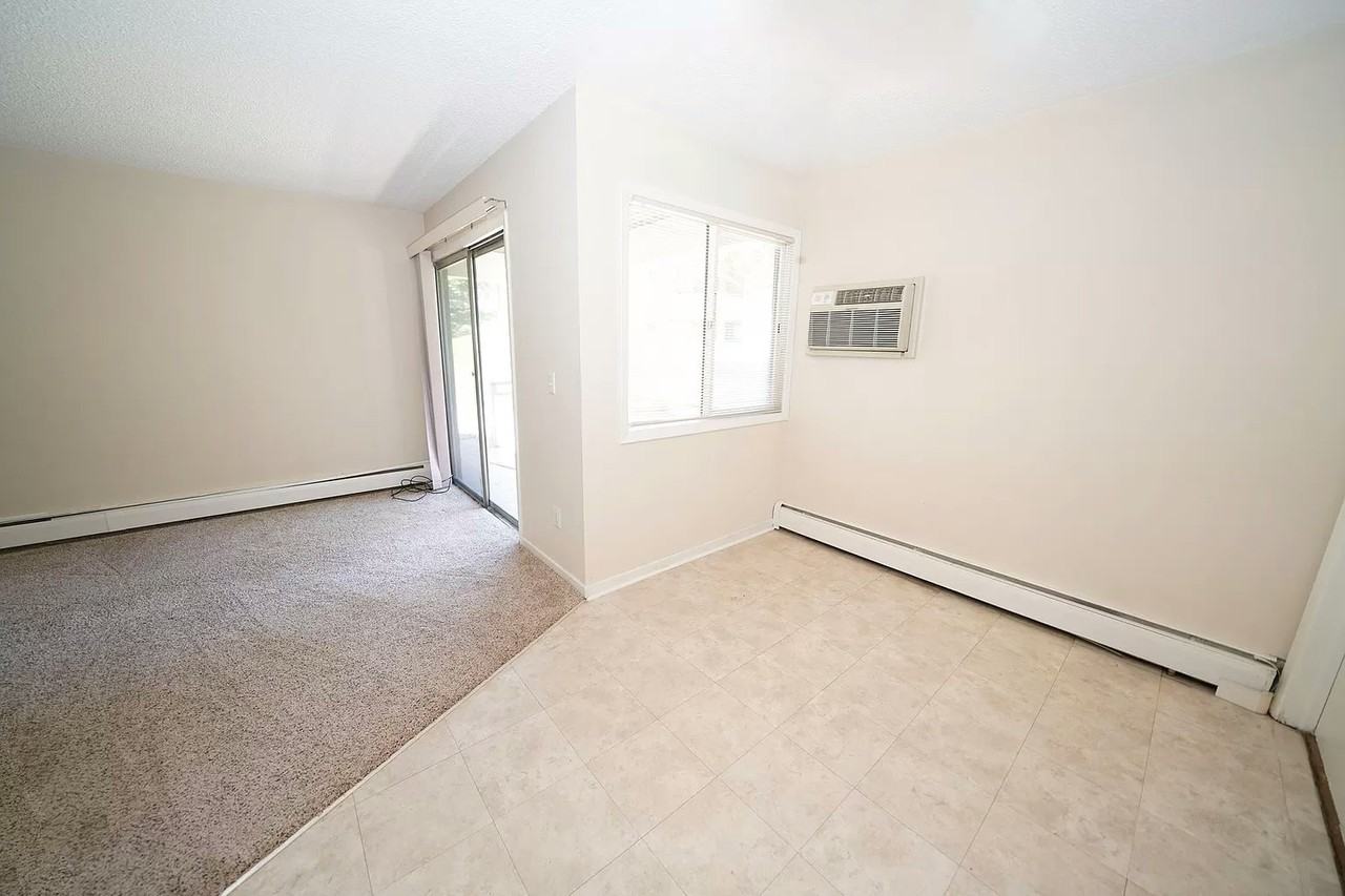 1311 W 82nd Street #B - Photo 4 of 16