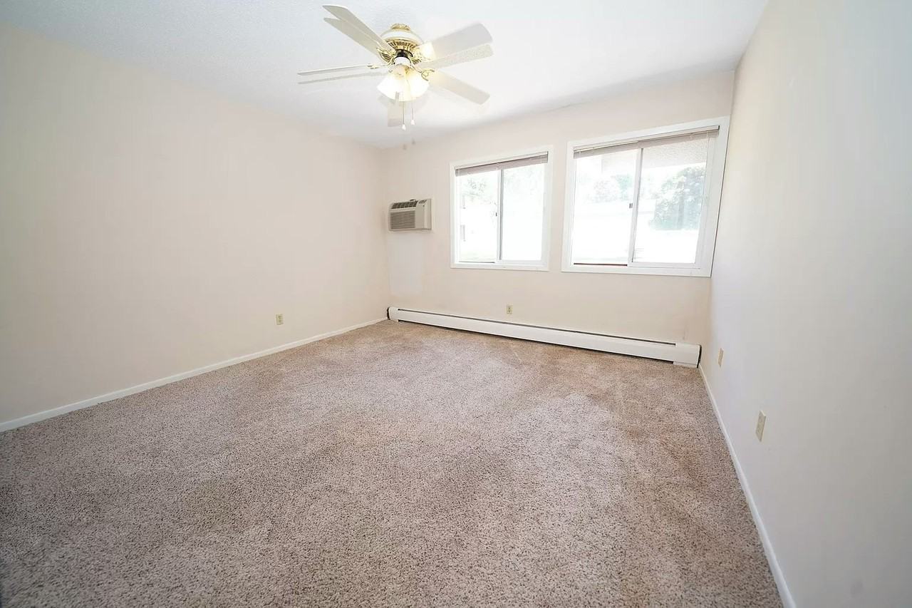 1311 W 82nd Street #B - Photo 6 of 16