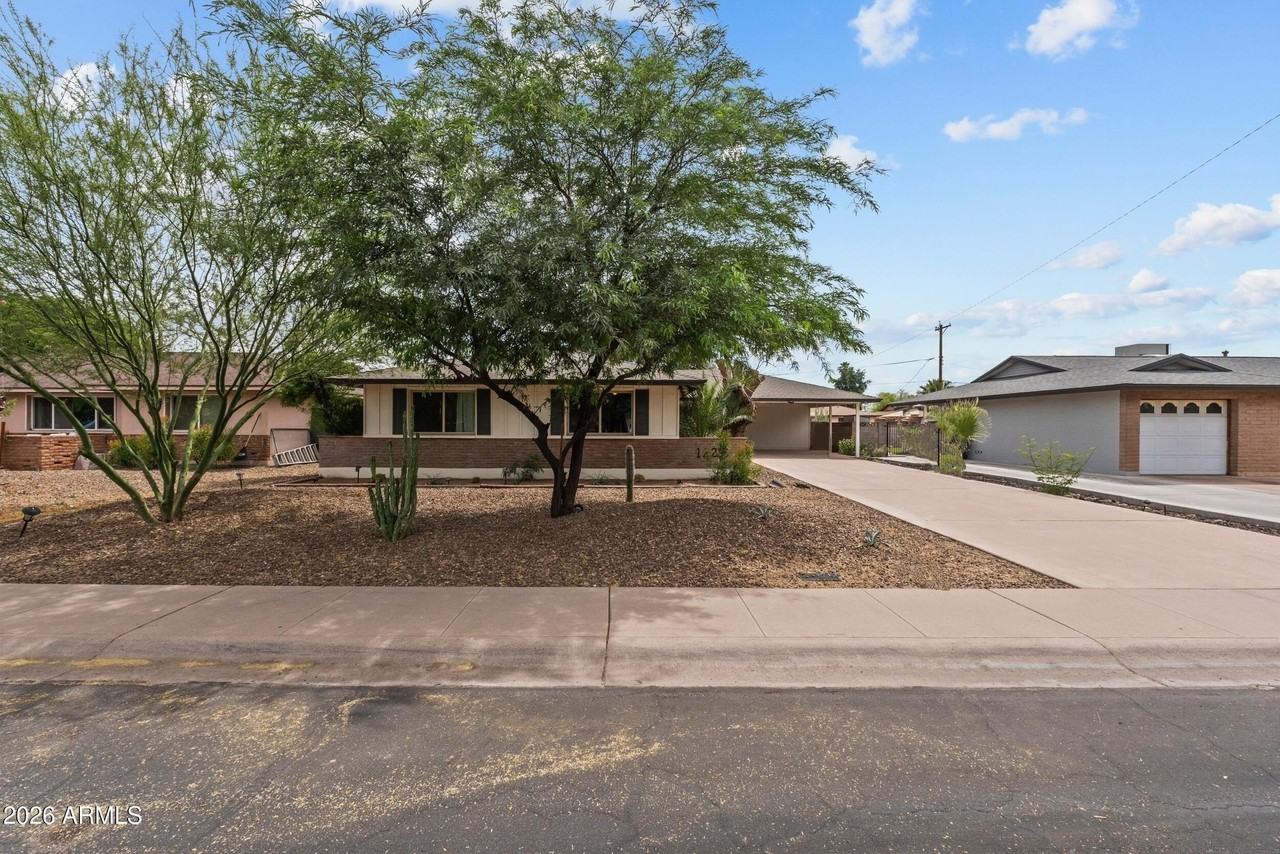 1229 E Manhatton Dr