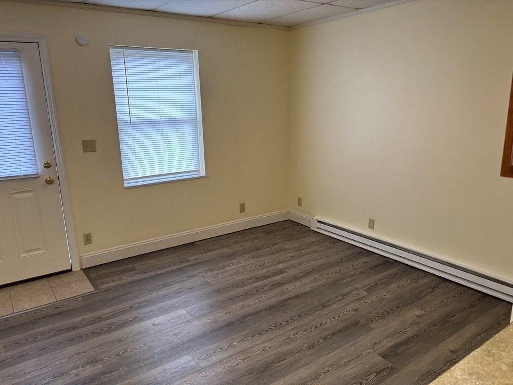 549 E State St Apt B - Photo 2 of 7