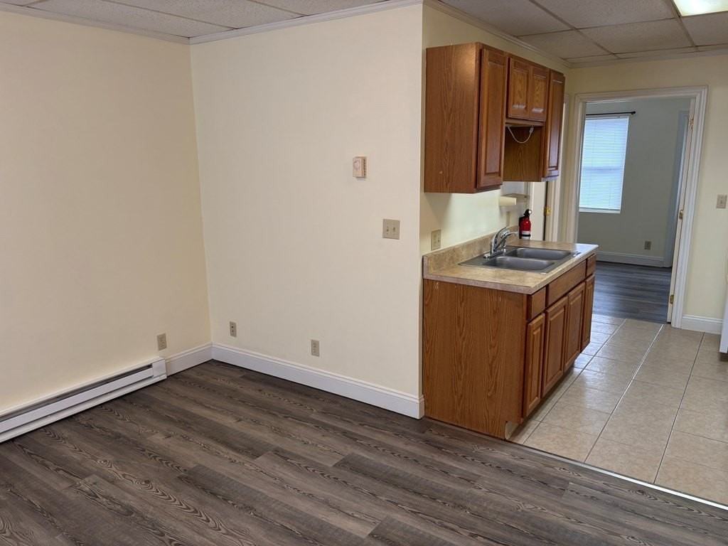 549 E State St Apt B - Photo 4 of 7