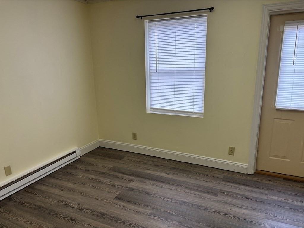 549 E State St Apt B - Photo 6 of 7